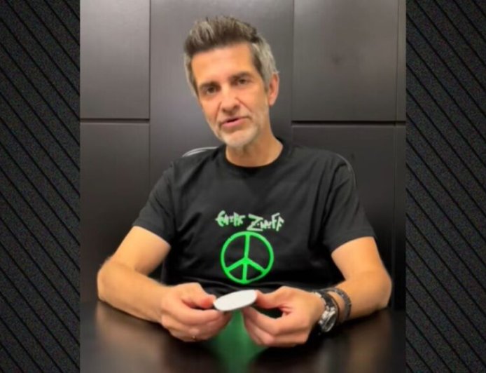 Φοίβος: «Μας είχε πρωτοσέλιδο με τη Δέσποινα Βανδή και έγραφε ότι είμαστε σατανιστές»