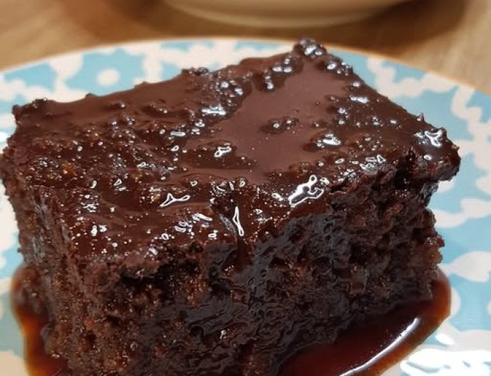 Υπέροχη καρυδόπιτα με σιρόπι σοκολάτας !!!