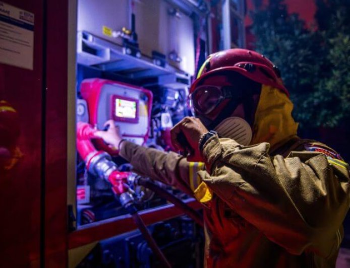 Σίνδος φωτιά: Λεωφορείο εν κινήσει τυλίχθηκε στις φλόγες