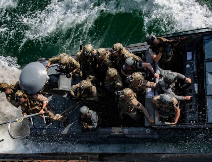 Σαμποτάζ σε γερμανικό πλοίο: “Υποψία ότι ο Έλληνας και ο Ρουμάνος εργάζονταν ως πράκτορες”