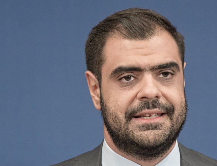 Ο Ανδρουλάκης αμφισβητεί τον ρόλο της Ελλάδας στο SAFE – Σκληρή απάντηση Μαρινάκη