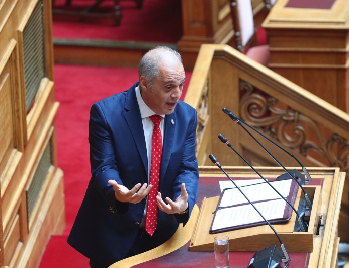 Βελόπουλος για μετανάστες: «Άλτ, τις ει; Και μετά μπουμπουνάς»