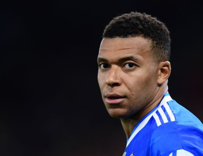 Εμπαπέ μητέρα: Αμείβεται περισσότερο από οκτώ παίκτες της Ρεάλ