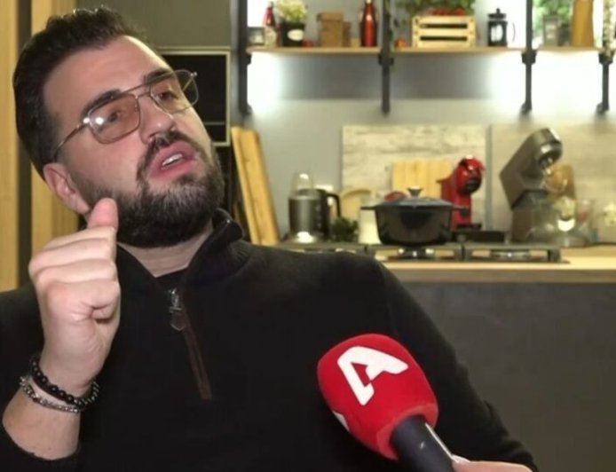 Σταύρος Βαρθαλίτης: «Ζορίστηκα πολύ όταν ήμουν στο πάνελ του Breakfast, πήρα 15 κιλά»