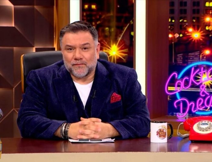 Ο Γρηγόρης Αρναούτογλου μίλησε για τον θάνατο της μητέρας του στην έναρξη του The 2Night Show: «Έγιναν όλα πάρα πολύ δύσκολα»