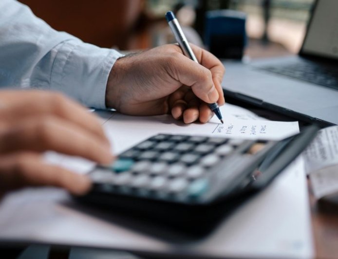 Μπλοκάκι φορολογία: Πώς μπορούν οι εργαζόμενοι να γλιτώσουν το τεκμήριο