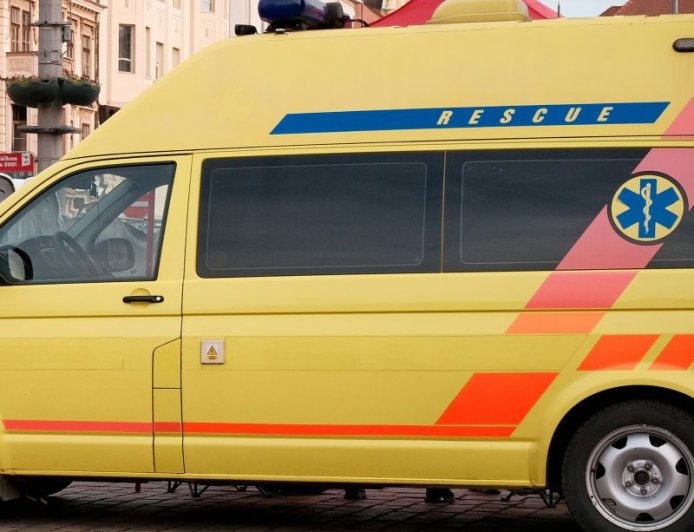 Αιγάλεω απορριμματοφόρο: Εκτροπή και ανατροπή οχήματος