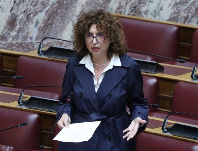 Η Ελένη Καραγεωργοπούλου τοποθετείται μετά την αποχώρησή της από την Πλεύση Ελευθερίας