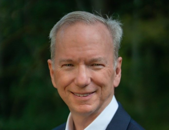 Ο 70χρονος πρώην CEO της Google με την 27χρονη κόρη του πρωθυπουργού της Βαυαρίας: Ειδύλλιο στο Νταβός: