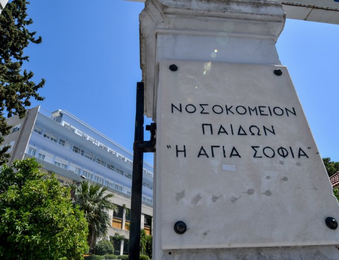 Καλλιθέα κοριτσάκι: Ένα λεπτό δεν το είδα και ήταν στο σιντριβάνι, λέει ο πατέρας