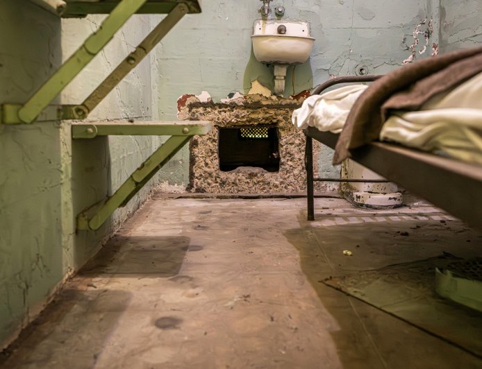 Μαθήματα πίσω από τα κάγκελα