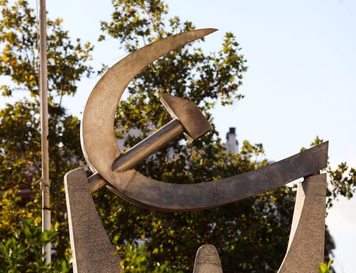 Συνάντηση Μητσοτάκη – Ερντογάν: Επικίνδυνος ο εφησυχασμός που επιχειρείται, λέει το ΚΚΕ