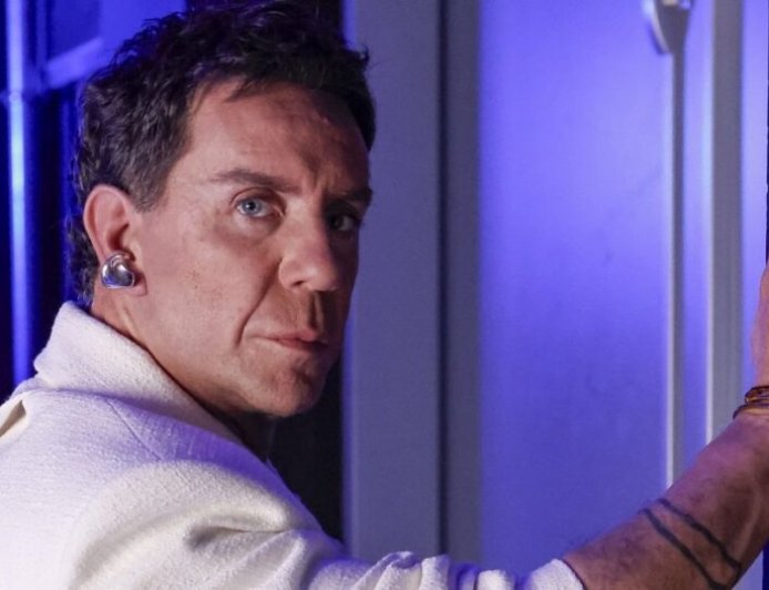 Γιώργος Μαζωνάκης: Χειρουργήθηκε με επιτυχία ο τραγουδιστής – Η πρώτη επίσκεψη στο νοσοκομείο μετά την επέμβαση