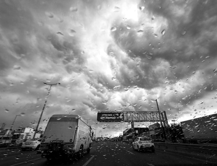 Το viral πανό στον Κηφισό: “Άκουσε με Ελενίτσα…”