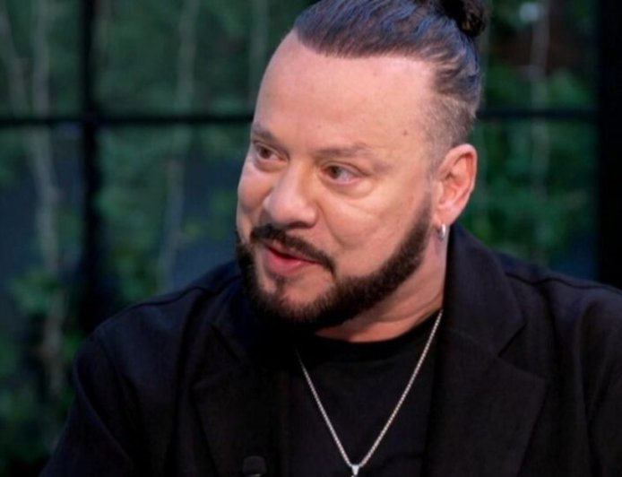 Χρήστος Δάντης: «Μεγάλωσα με μία μάνα που είχε φάει αρκετό ξύλο, είναι ό,τι χειρότερο»