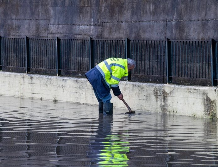 Πλημμύρες Κατερίνη: Η θάλασσα «βγήκε» στον δρόμο