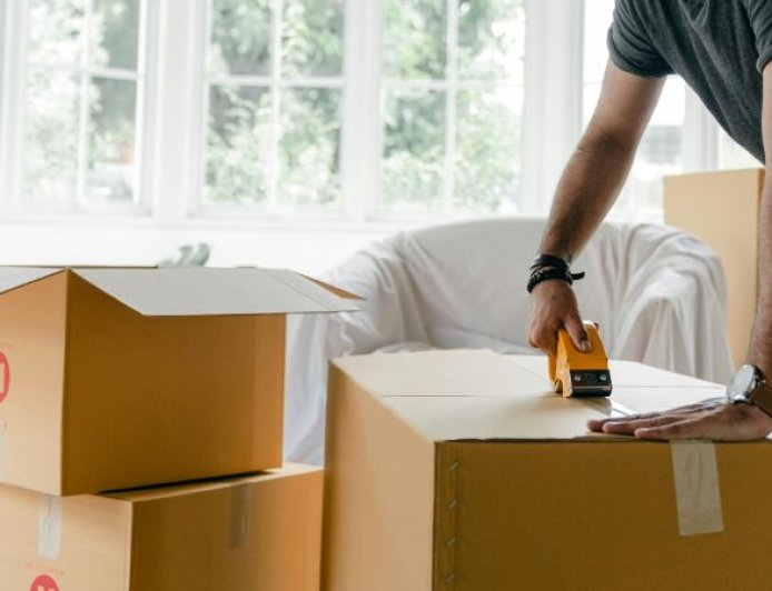 Επίδομα μετεγκατάστασης κριτήρια: Ποιοι παίρνουν 10.000 ευρώ για μετακόμιση