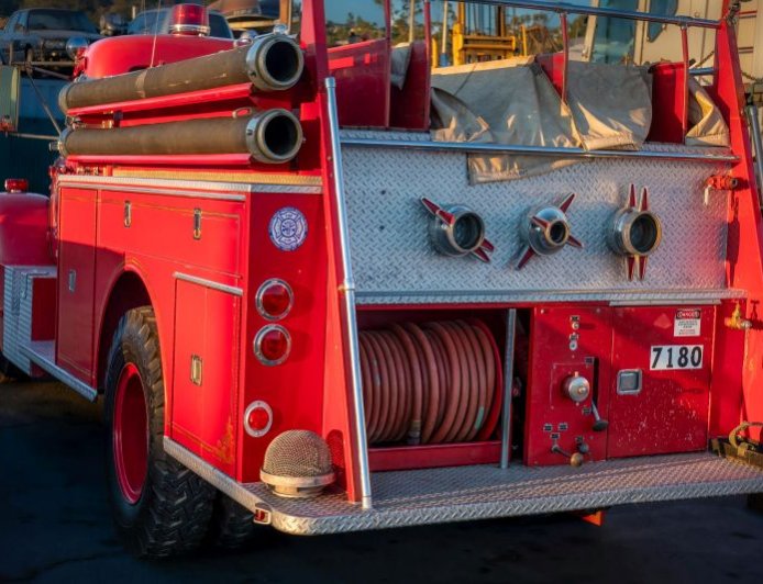 Νάπολη πυρκαγιά: Φωτιά κατέστρεψε το θέατρο Σανατζάρο