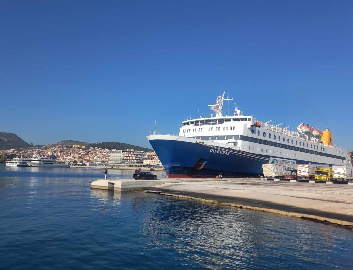 Αλλαγές στα ακτοπλοϊκά δρομολόγια λόγω των ισχυρών ανέμων – Για ποια λιμάνια έχουν εκδοθεί απαγορευτικά απόπλου