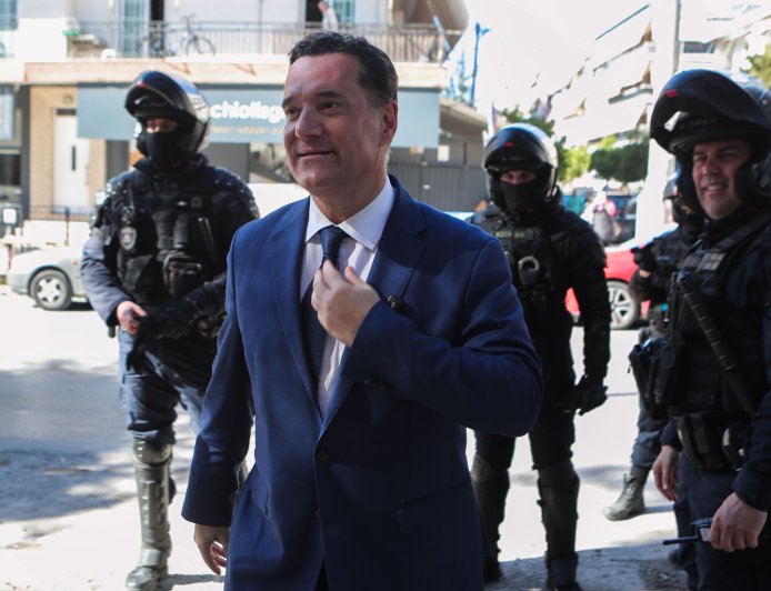 “Είμαστε με τη Χαμάς”: O διάλογος του Γεωργιάδη με διαδηλωτές έξω από το Αρεταίειο