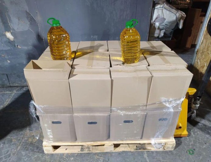 Ημαθία: Σε υπόγειο εργαστήριο νόθευαν ηλιέλαιο και το διακινούσαν ως αγνό παρθένο ελαιόλαδο – 3 Συλλήψεις