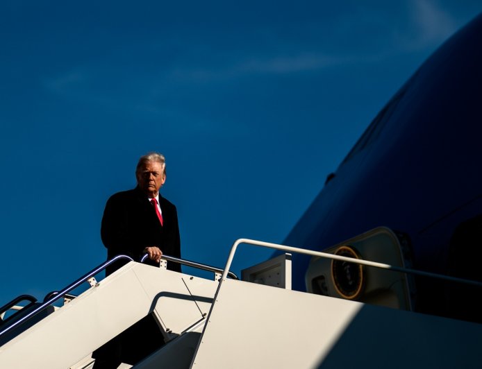 Δασμοί Τραμπ: Οργή στον Λευκό Οίκο μετά την απόφαση του Ανωτάτου Δικαστηρίου