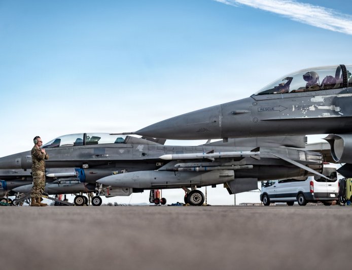 «Runner» Air Force: Χειροπέδες στον πρώην αξιωματικό της Πολεμικής Αεροπορίας των ΗΠΑ