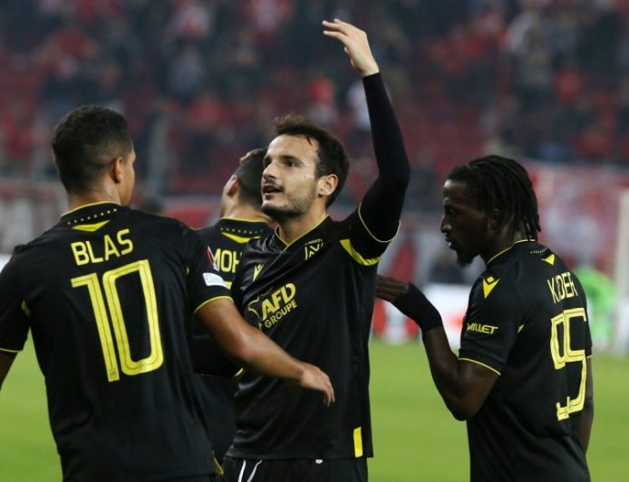 Ιορδάνης Αγαπητός: Τραγουδιστής τη νύχτα, διδάκτωρ την ημέρα!