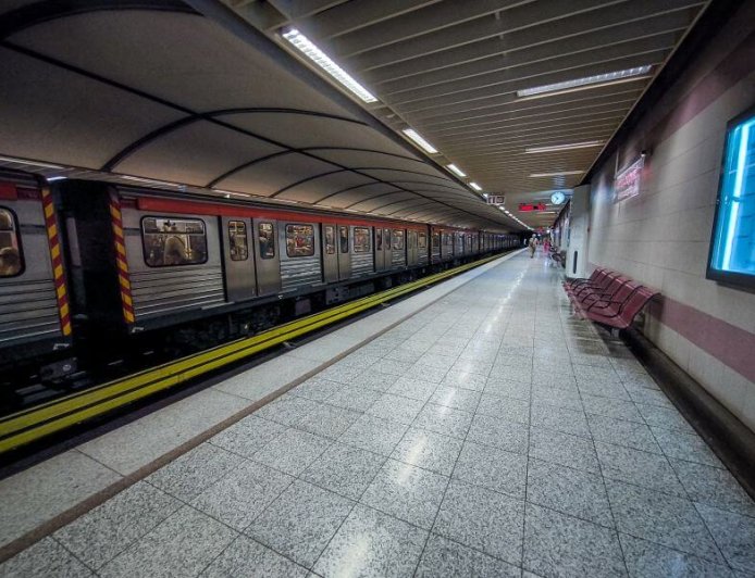 Κλοπές στο μετρό: Ανήλικος κατάπιε αλυσίδα λαιμού για να αποφύγει τη σύλληψη