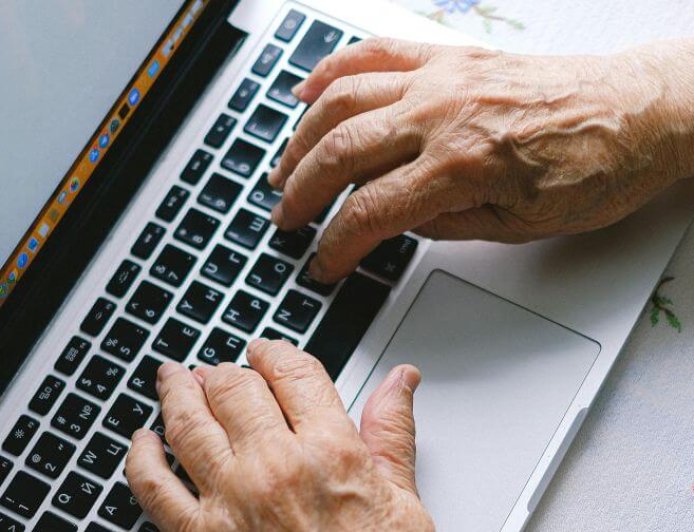 Ψηφιακή ενδυνάμωση ηλικιωμένων και Ατόμων με Αναπηρία: Ξεκίνησαν οι αιτήσεις για το νέο πρόγραμμα