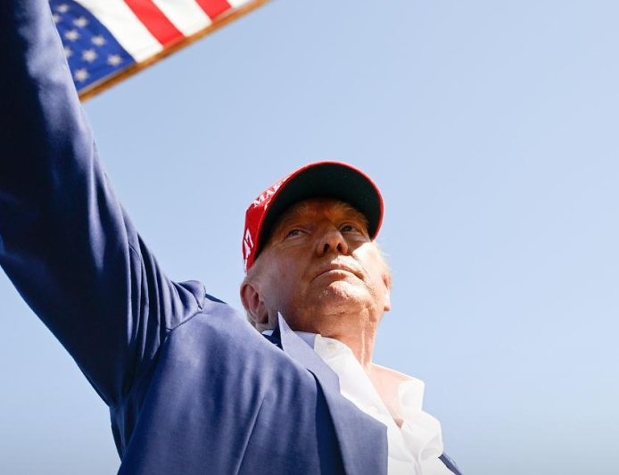 Τραμπ για Ιράν: Θα ισοπεδώσουμε τη βιομηχανία πυραύλων τους, δεν θα αποκτήσουν ποτέ πυρηνικά