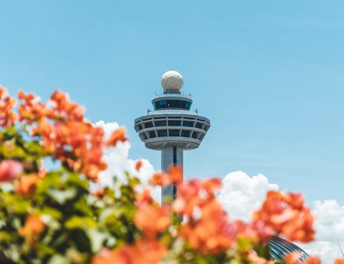 Πτήσεις – Ιράν: Μαζικές ακυρώσεις και εκτροπές λόγω Μέσης Ανατολής