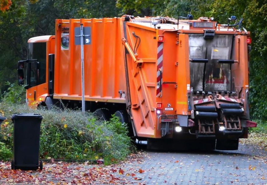 Ξάνθη: Απορριμματοφόρο έπεσε σε λακκούβα και έσπασε αγωγό – Πλημμύρισε πολυκατοικία