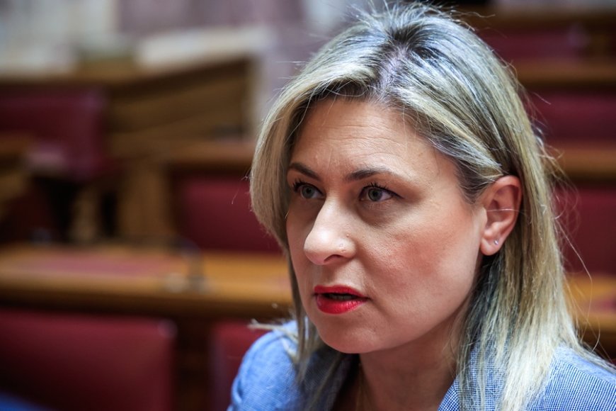 Η Αλεξοπούλου και ο… τζάμπας