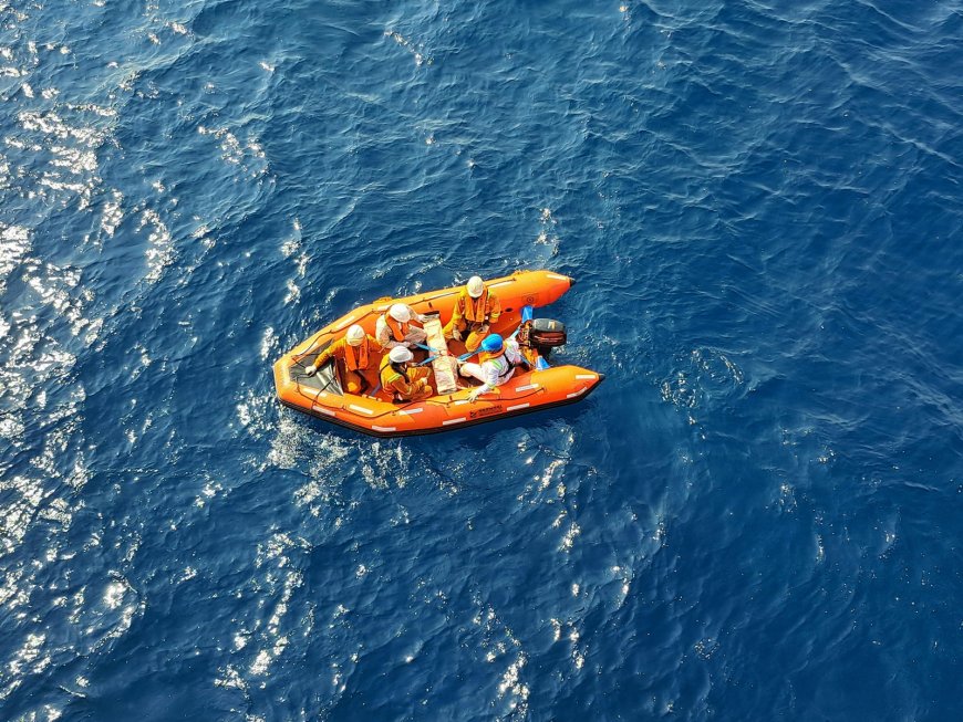 Χίος Λιμενικό – μετανάστες: “Το δουλεμπορικό χτύπησε το σκάφος μας στο πλάι, ανετράπη και βυθίστηκε”