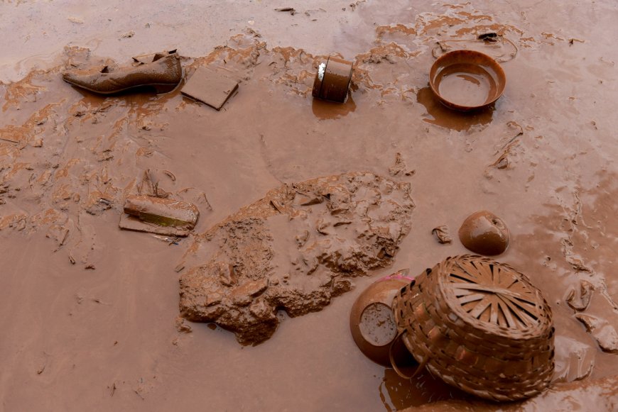 Πύργος κακοκαιρία: Πυροσβέστες μετέφεραν στα χέρια οικογένεια από πλημμυρισμένο σπίτι