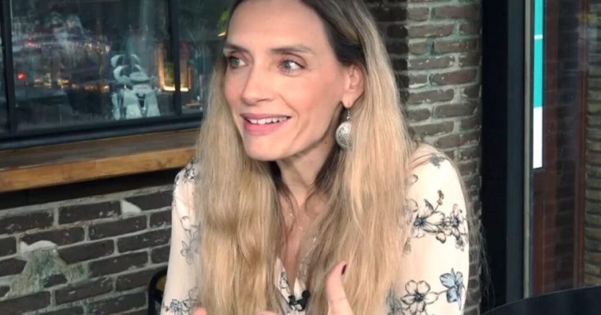 Μαρία Ένεζλη: «Πρέπει να προσέχεις πολύ τελικά τις λέξεις σου και τι λες, γιατί τα καταλαβαίνουν όλα»