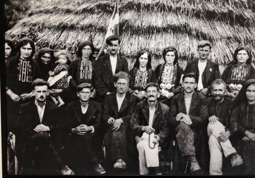 «Το ράψιμο του Φλάμπουρα»: Έθιμο και παράδοση στο Μουσείο Λαϊκής Τέχνης