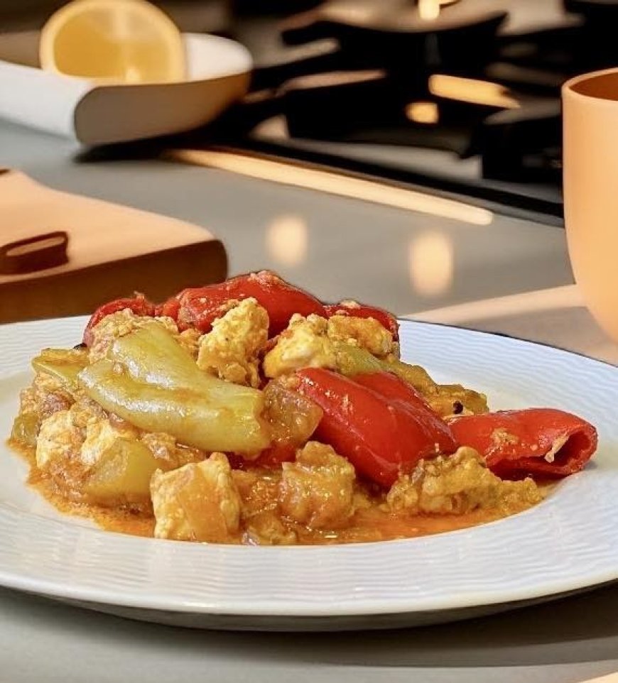 Πιπεριές με Φέτα στην Κατσαρόλα | Σάλτσα Μελιτζάνας & Ντομάτας | Ελληνική Συνταγή!