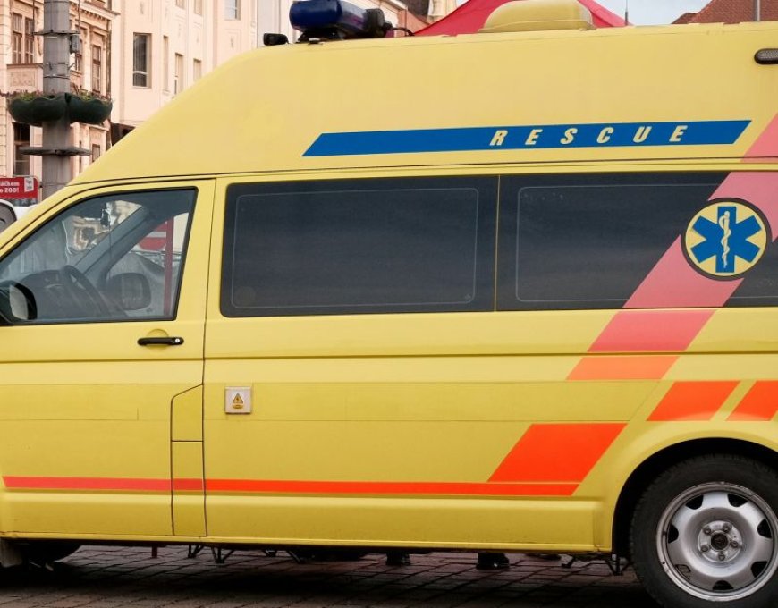 Αιγάλεω απορριμματοφόρο: Εκτροπή και ανατροπή οχήματος