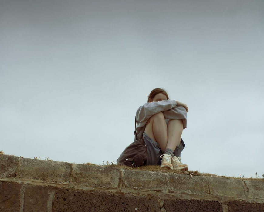 Ενδοοικογενειακή βία Χίος: Άνδρας χτύπησε τρεις φορές με πέτρα τη 19χρονη σύντροφό του στο κεφάλι