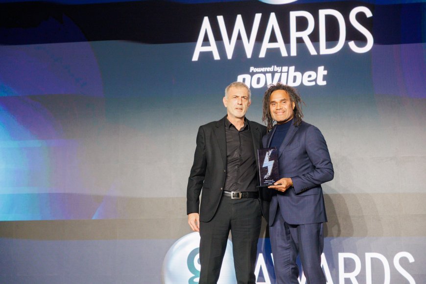 Μώραλης: Απένειμε στον Κριστιάν Καρεμπέ το βραβείο «Legend» στα Gazzetta Awards 2025
