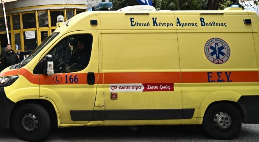 Τροχαίο Θεσσαλονίκη: Αυτοκίνητο έπεσε πάνω σε φανάρι και αναποδογύρισε