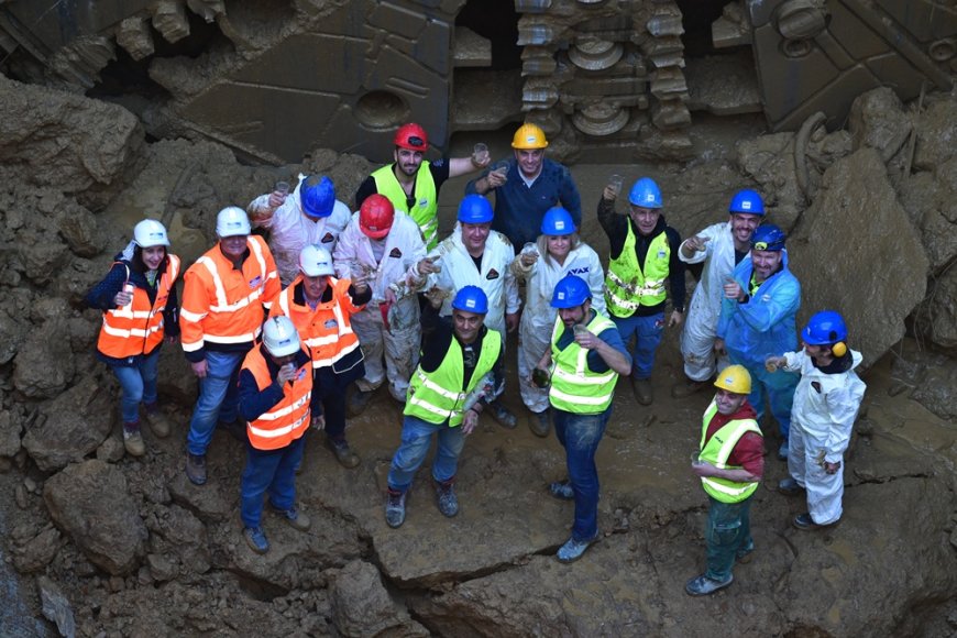 Μετροπόντικας Ευαγγελισμός: Με το «Break on through» των Doors η άφιξή του