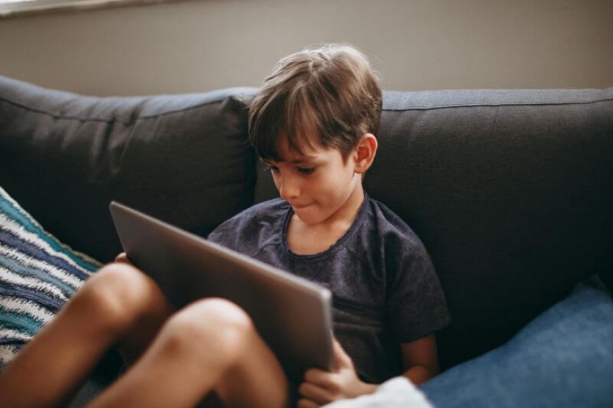 Απαγόρευση social media: Η Βρετανία εξετάζει περιορισμούς για παιδιά κάτω των 16