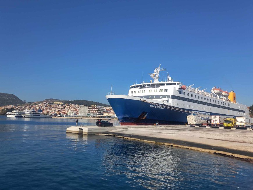 Αλλαγές στα ακτοπλοϊκά δρομολόγια λόγω των ισχυρών ανέμων – Για ποια λιμάνια έχουν εκδοθεί απαγορευτικά απόπλου