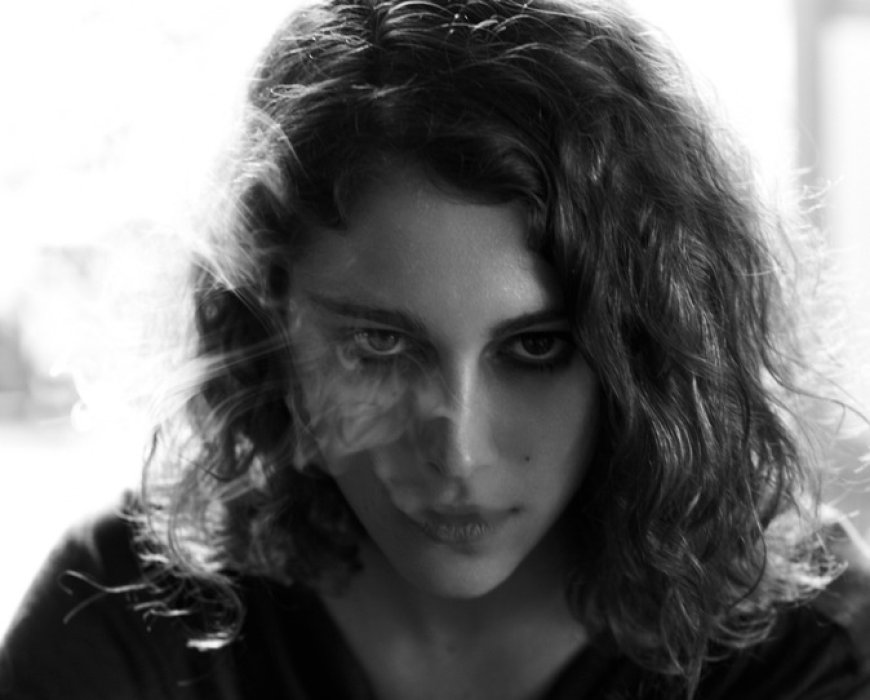 Σύζυγος Λάνθιμου στην Καθημερινή: «Έπεσα θύμα βιασμού δύο φορές στην εφηβεία»