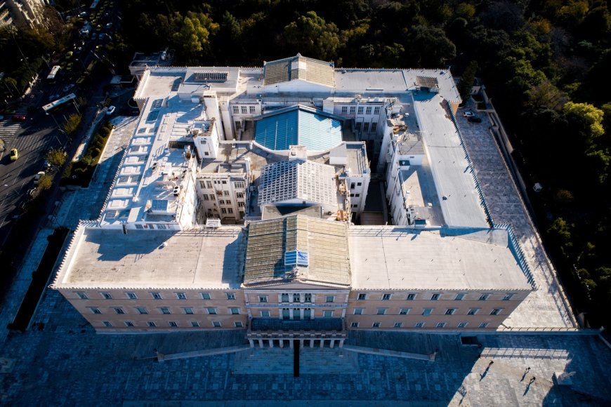 Η Βουλή θα προσλάβει ένα από τα 12 παιδιά πολύτεκνης οικογένειας