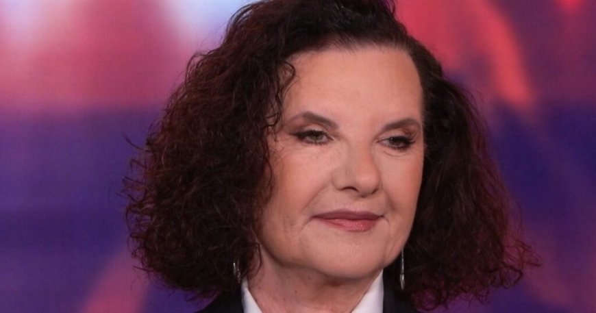 Άννα Μπιθικώτση: «Με το ίδιο μαντήλι που σκούπισα το δάκρυ του πατέρα μου πριν φύγει από τη ζωή, άγγιξα και τα δάκρυα της μητέρας μου πριν πεθάνει»