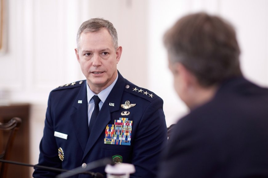 Μητσοτάκης – ΝΑΤΟ: Συνάντηση με τον ανώτατο διοικητή της Συμμαχίας στην Ευρώπη